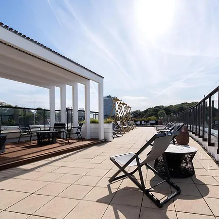 Ueppige Oase Mit Badewanne Und Appartement