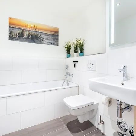 Ueppige Oase Mit Badewanne Und *