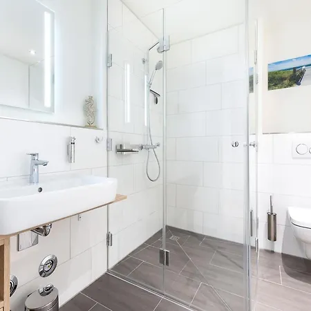 Ueppige Oase Mit Badewanne Und *