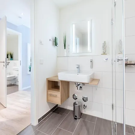 Ueppige Oase Mit Badewanne Und *